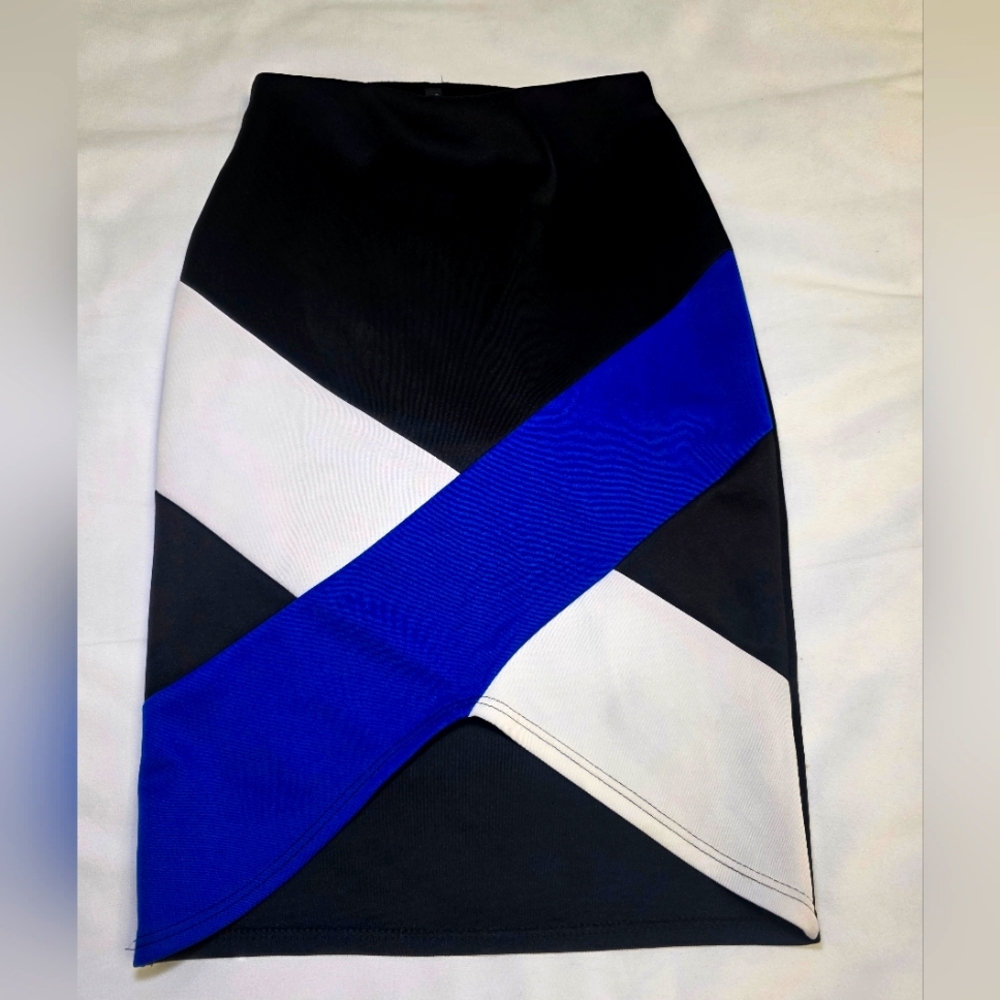 DGNY Colorblock Elastic Waist Stretch Mini Skirt- Size Sm